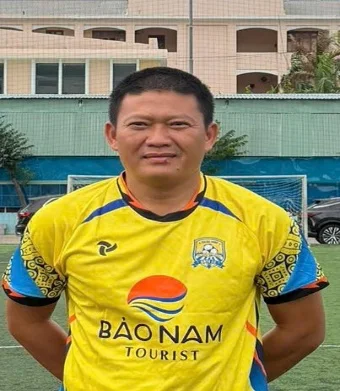 Trần Văn Chuẩn — TRƯỞNG ĐOÀN